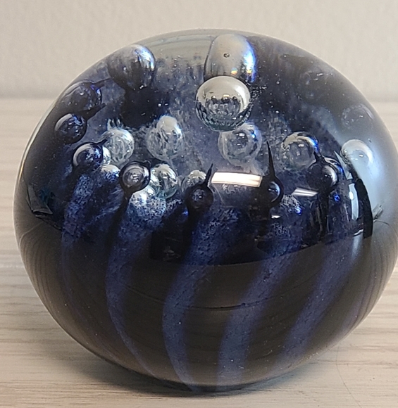 Anton Intaglio Hand Blown Glass Paperweight Signed and Numbered 1992 32/3000 - Picture 1 of 12